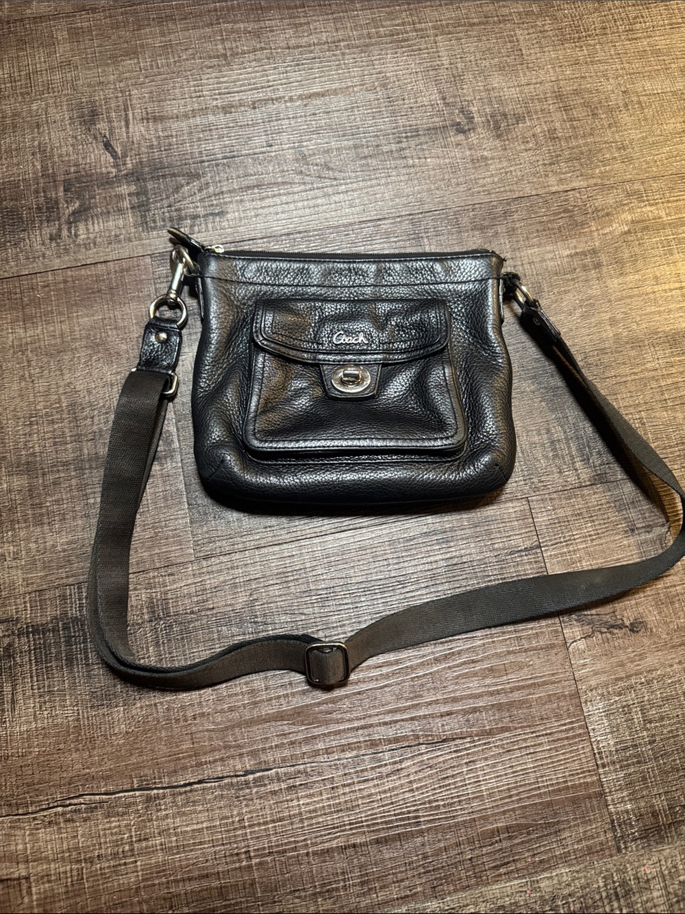 Coach Park Swingpack black pebbled leather crossbody bag